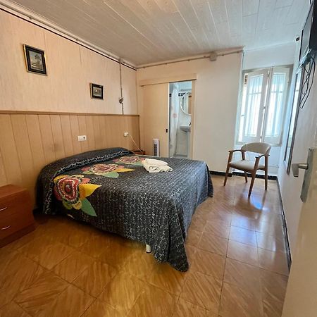 P&R Hostals Maria Rosa ตอสซาเดมาร์ ภายนอก รูปภาพ
