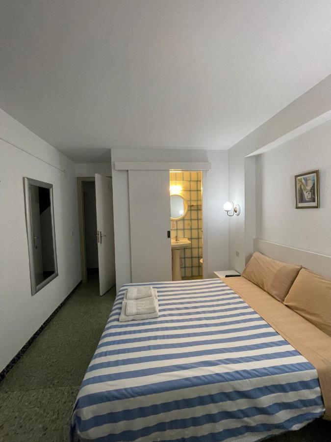 P&R Hostals Maria Rosa ตอสซาเดมาร์ ภายนอก รูปภาพ