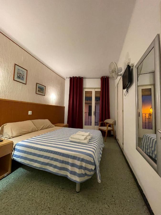 P&R Hostals Maria Rosa ตอสซาเดมาร์ ภายนอก รูปภาพ