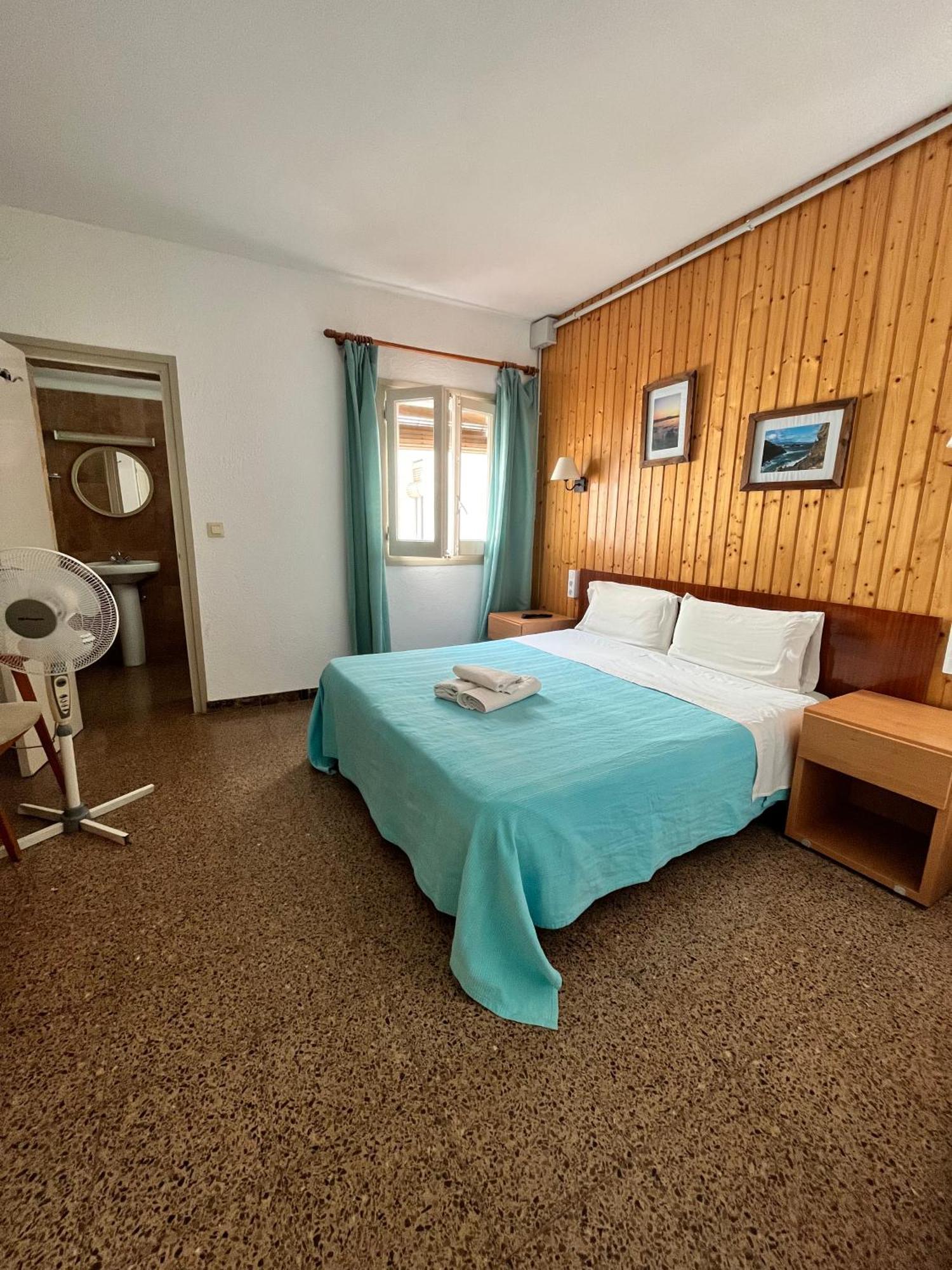 P&R Hostals Maria Rosa ตอสซาเดมาร์ ภายนอก รูปภาพ